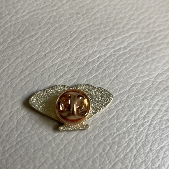 🌷free w/purchase Moth pin enamel - Picture 3 of 7
